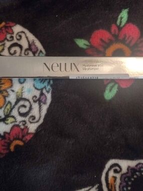 Nelux Hyaluronic Acid Lip Plumper - Clear/Sheer